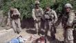 Marines orinan a talibanes muertos
