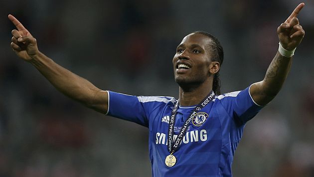 Drogba deja el Chelsea como campeón. (Reuters)