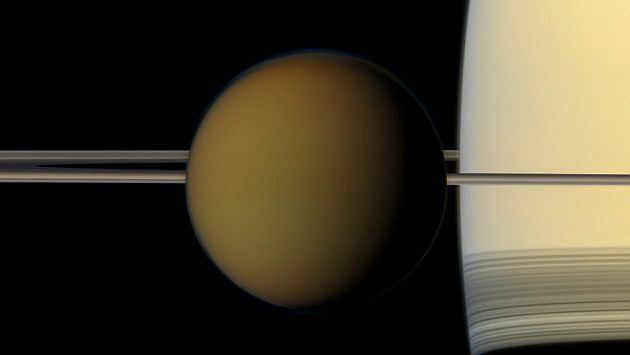 Titán tiene un ciclo hidrológico y una espesa atmósfera. (AP)