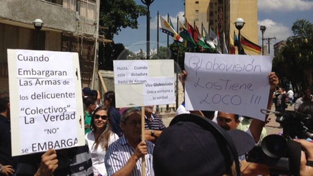 Trabajadores del canal protestaron en la afueras del Tribunal Supremo de Justicia. (GlobovisiónPro.com/Infobae)