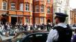 Tensa espera en embajada de Ecuador en Londres tras asilo a Julian Assange
