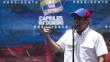 Capriles se acerca y dice que Chávez se cree Dios