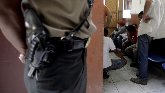 Detenidos son interrogados por fiscal mixto Hernán Pérez Martínez. (Perú21/Referencial)