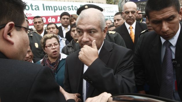 PONE EL OJO. Ministro Pedraza anuncia que funcionarios y trabajadores pasarán bajo filtros severos. (César Fajardo)