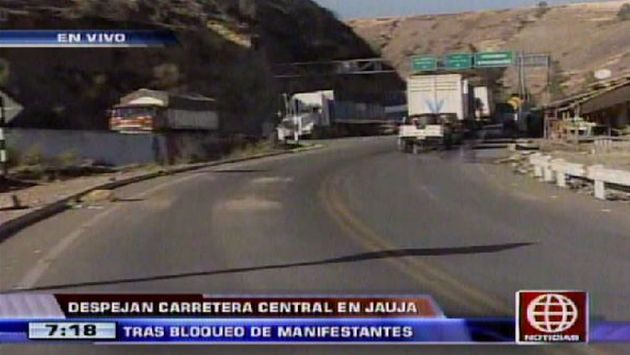 Manifestantes dejaron piedras en la Carretera Central. (América)