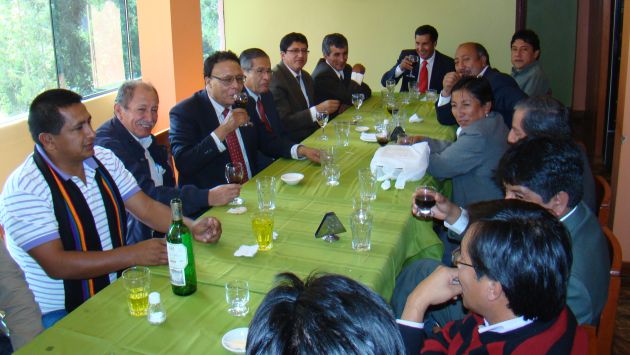 Alexis y su compañía: alcalde, congresistas Gutiérrez y Acha, y dirigentes de Patria Roja Moreno, Barrera y López. (Difusión)