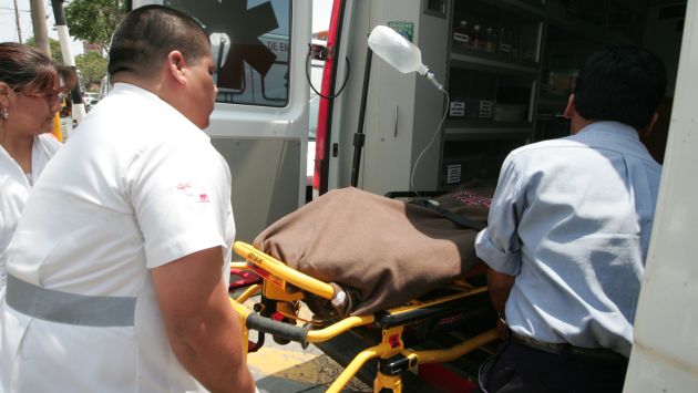 Obrero fue llevado a hospital regional Honorio Delgado Espinoza, donde falleció. (USI)