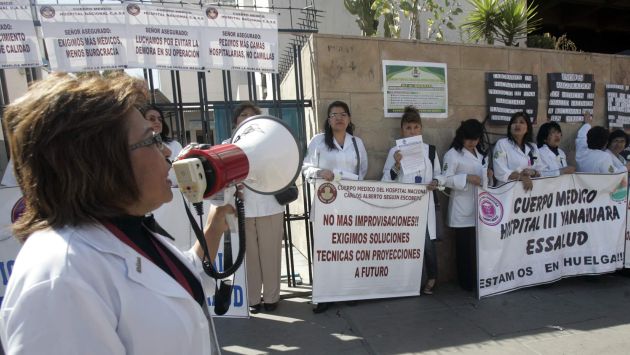Médicos llevan 30 días en huelga. (Perú21)