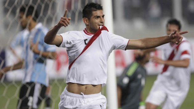 Zambrano celebrando el gol peruano. (Rafael Cornejo/América)