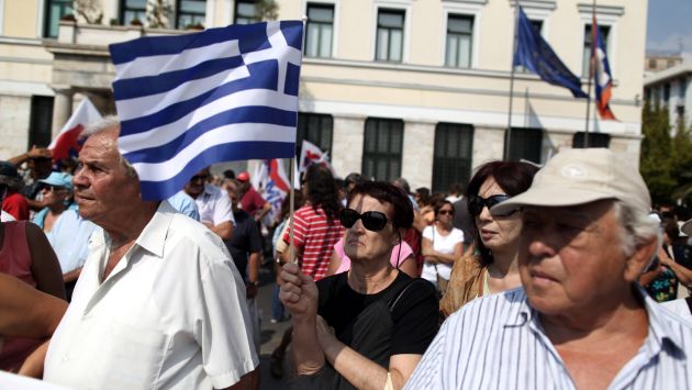Adultos mayores son los más afectados con recortes en Grecia. (AP)