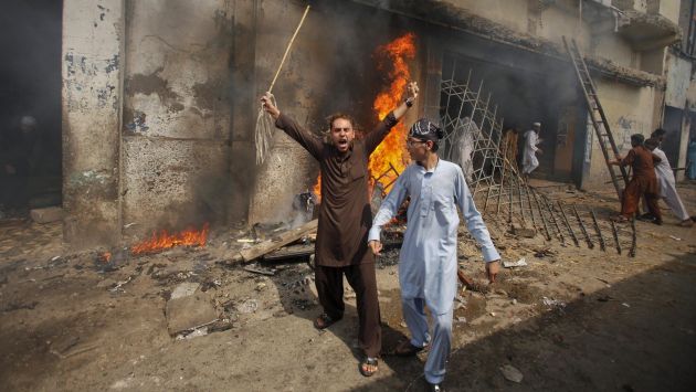 Furia paquistaní. Protestas más violentas se dieron en Karachi, donde quemaron cines y un banco. (Reuters)