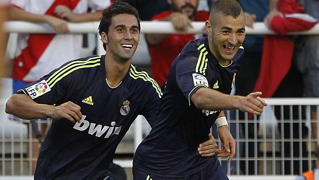 Benzema celebra su tanto. (Luis Sevillano/El País)