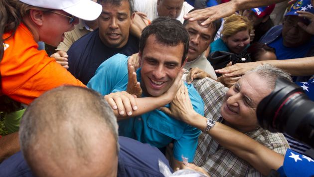 Capriles le da pelea a Chávez. (Reuters)