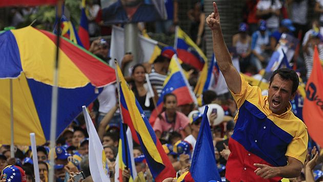 Pide paz. Multitudinaria concentración de Capriles en Caracas. (AP)