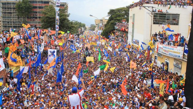 FIN DE CAMPAÑA. Los últimos mítines de Chávez y de Capriles (en la foto) han sido multitudinarios. (USI)