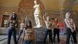 Francia: Feministas protestan en topless en el Louvre