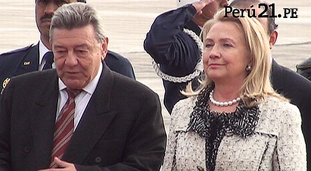 Clinton fue recibida por Roncagliolo. (Perú21)