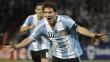 Argentina golea a Uruguay con la magia de Lionel Messi