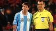 Juez de línea del Chile-Argentina se tomó foto con Lionel Messi