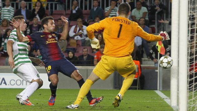 SALVADO POR LA CAMPANA. Barcelona encontró la victoria en forma angustiosa gracias a un tanto del defensa Jordi Alba. (Reuters)