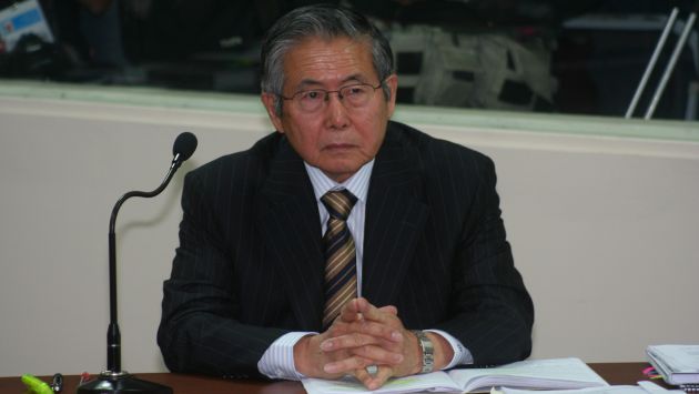 DURO DE FIRMAR. Fujimori y sus hijos aún no deciden si se subsanará el error advertido por el Minjus. (USI)