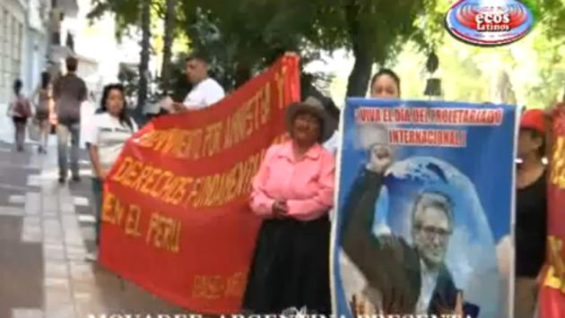 Video demuestra cómo los manifestantes pro senderistas fueron recibidos por miembros de la embajada. (Difusión)