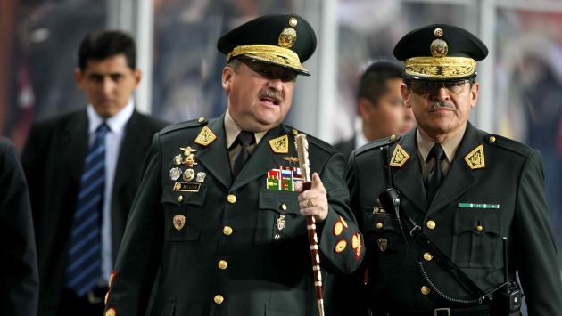  ¿ERA NECESARIO? El general Raúl Salazar ultimaba detalles que no le competen como jefe de la Policía.  (Alberto Orbergoso)