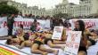 Activistas protestaron semidesnudos contra las corridas de toros