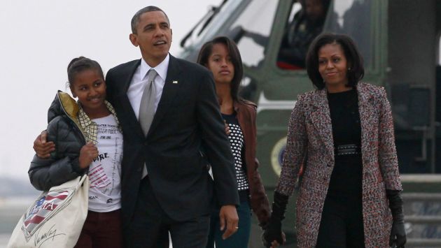 CUATRO AÑOS MÁS. La familia Obama dejó Chicago y retornó ayer a la Casa Blanca. (Reuters)