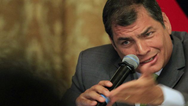  Quiere más poder. Rafael Correa levanta el brazo de su candidato a vicepresidente Jorge Glas. 