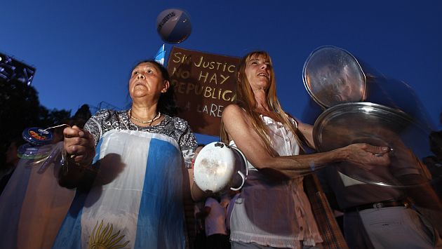 ROTUNDO RECHAZO. Protesta del jueves 8 tomó las principales calles de Buenos Aires y otras ciudades. (Reuters)