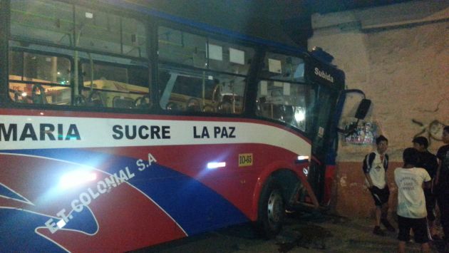 Así terminó uno de los buses. (Luis Pacora/Perú21)