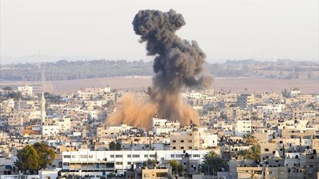BOMBARDEO. Misil israelí cae en Ciudad de Gaza sobre un supuesto objetivo de Hamas. ()