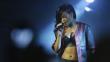 Rihanna, sensual en inicio de gira mundial