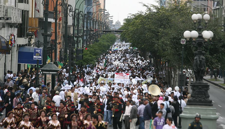 Cerca de 3,000 estudiantes se sumaron a la manifestación. (Foto: Mario Zapata)