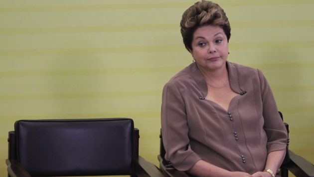 Acechada. Presidenta Dilma Rousseff se va quedando sola en su lucha contra la corrupción. (Reueters)