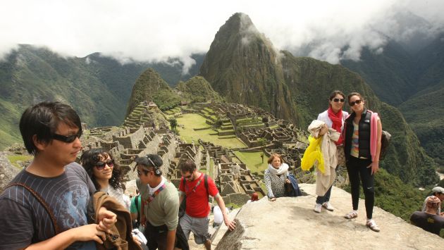 EXCESO DE TURISTAS. Número de viajeros supera lo permitido. (Perú21)