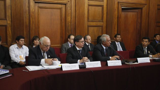 Empresarios en el Parlamento. (Rochi León)