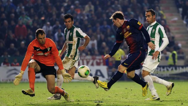 RECÓGELA NOMÁS. Messi le sacó tres tantos de diferencia a Gerd Müller. Es una fiera total. (Reuters)