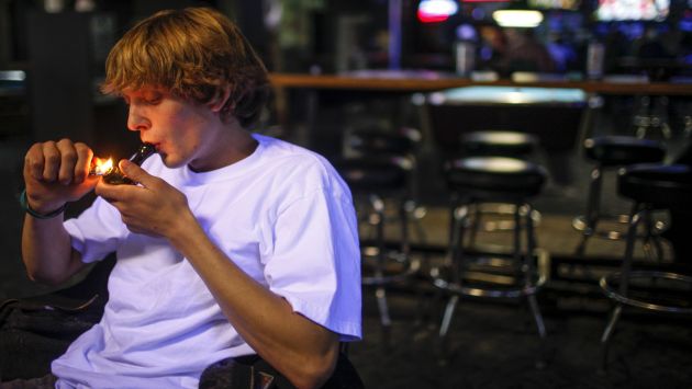 PREOCUPANTE REALIDAD. Adolescentes desconocen los graves efectos de esta ilícita sustancia. (Reuters)