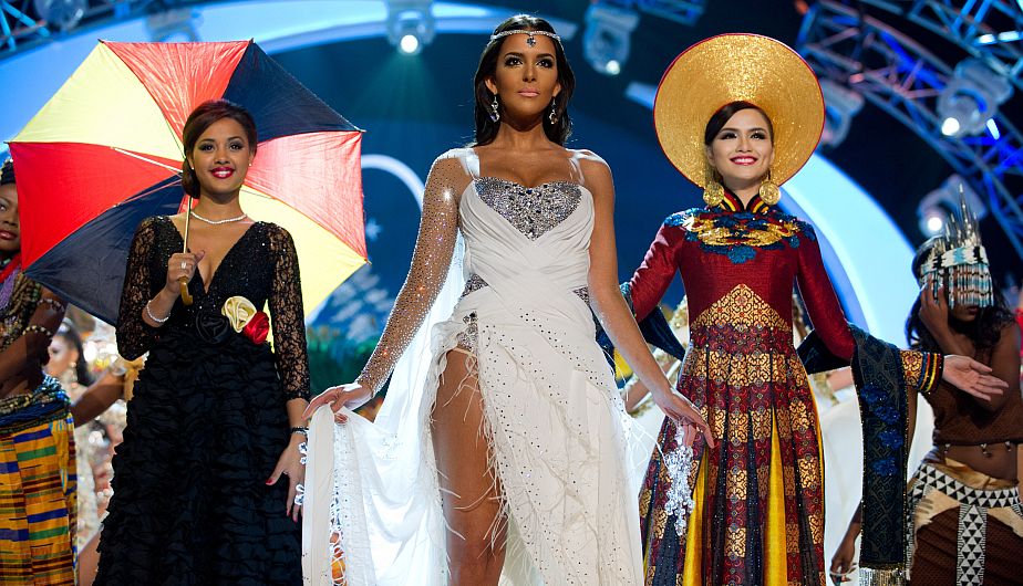 Miss Bélgica, Miss Finlandia y Miss Corea. (Reuters)