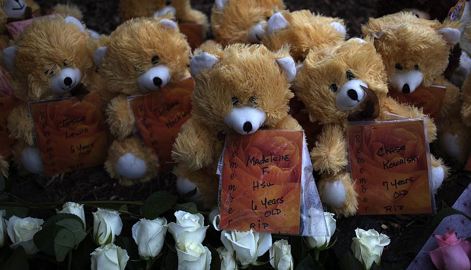 20 niños y ocho adultos murieron asesinadas por Adam Lanza. (Reuters)