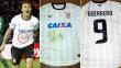 Paolo Guerrero regaló camiseta a hinchas peruanos