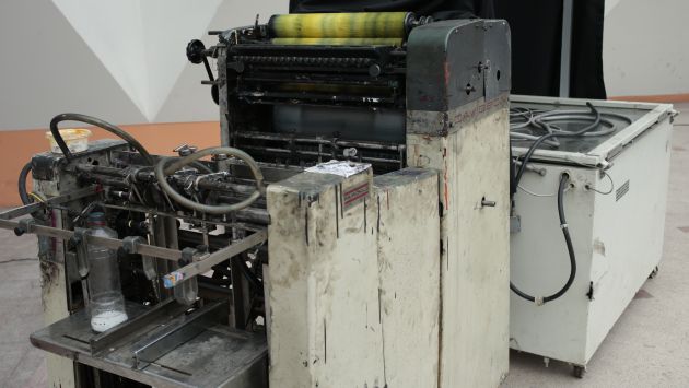 LA FÁBRICA. Se incautaron modernas máquinas en la imprenta. (César Fajardo)