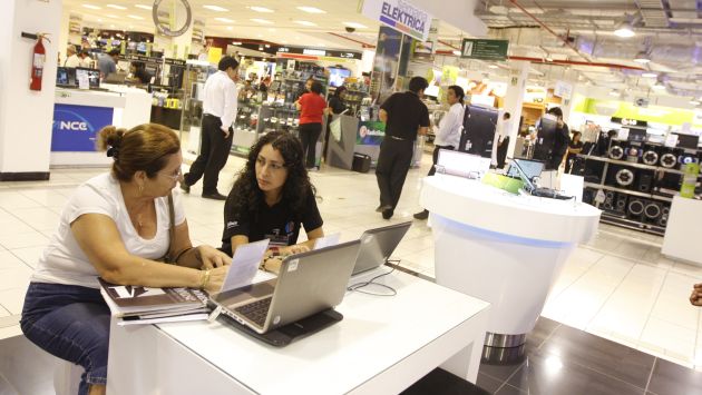 Crecen ventas pero no todos compran. Solo el 29% de los hogares en el Perú tienen al menos una computadora, según el INEI. (USI)