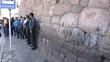 Cusco: Detienen a tres peruanos y a una extranjera por pintar muro inca