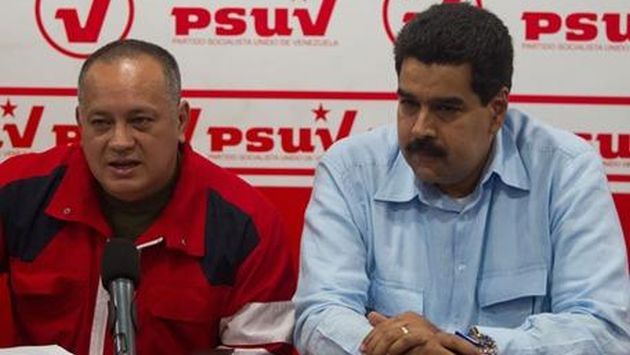 Manipulable. Diosdado Cabello y Nicolás Maduro interpretan la Constitución según sus intereses. (eluniverso.com)