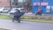 Motociclista transita sin casco por avenida del Aire