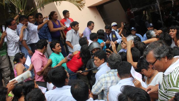 Mala educación. Maestros de Piura protestaron en UNP por postergación de examen. (USI)