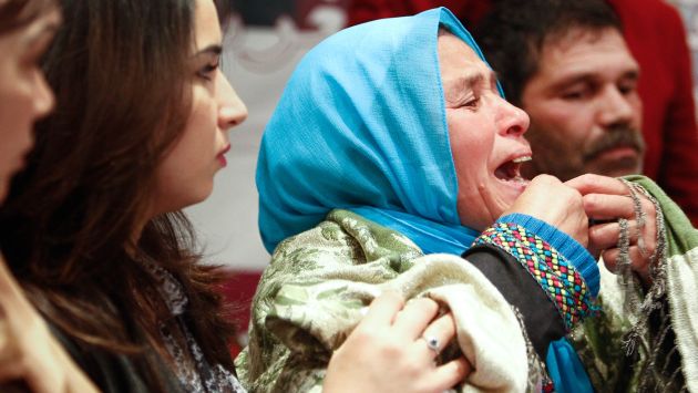 Madre de Amina Filali exigió que se derogue medida tras suicidio de su hija. (AP)